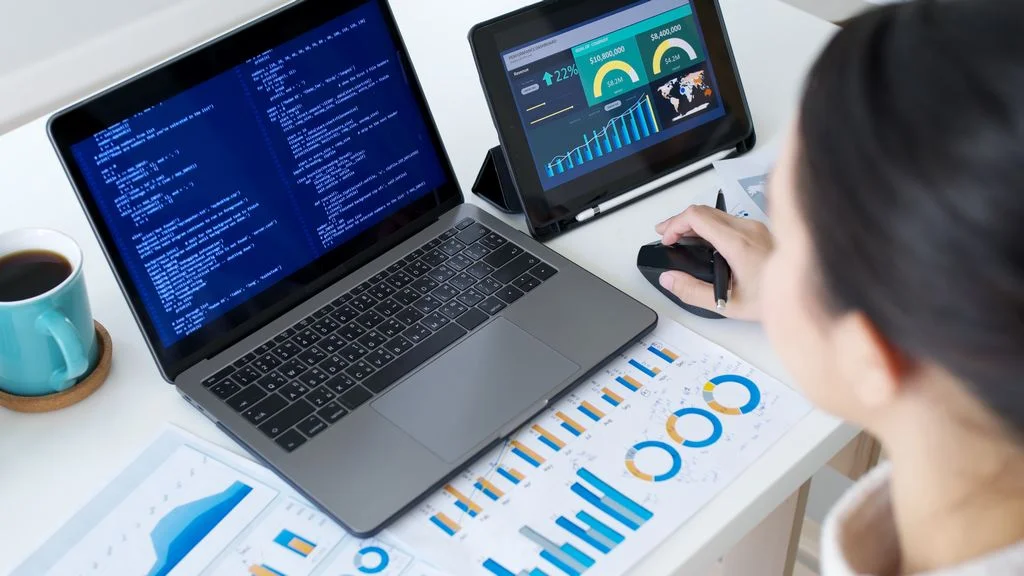 AI in Data Analytics & Decision-Making AI in Data Analytics & Decision-Making